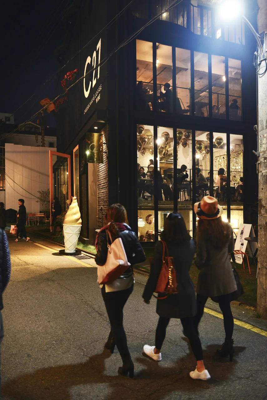 Garosu-gil in Sinsa-dong, Seoul
